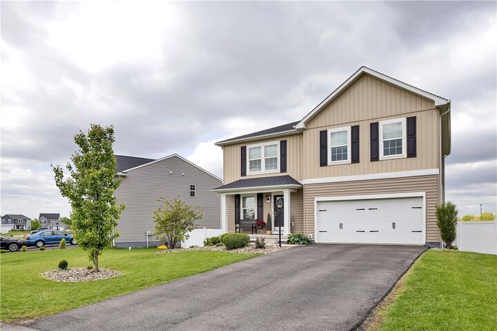 Property Photo:  117 Hawthorne Dr  PA 16033 