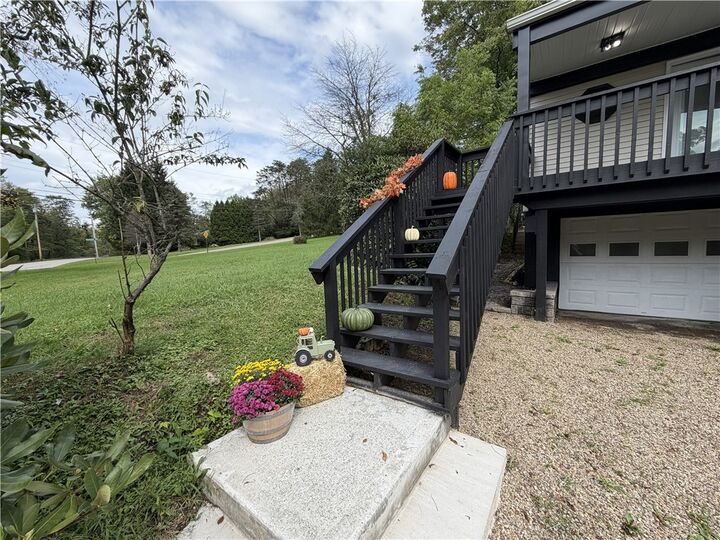 Property Photo:  2211 Saxonburgh Blvd  PA 15024 