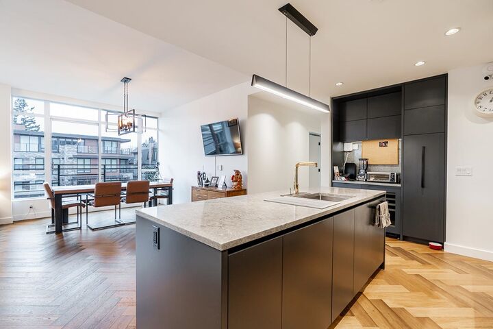 Property Photo: 458 W 63rd Avenue 404 BC V5X 2J4