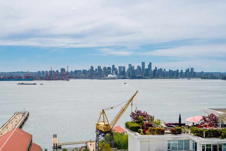 Property Photo: 138 E Esplanade Avenue 1503 BC V7L 4X9