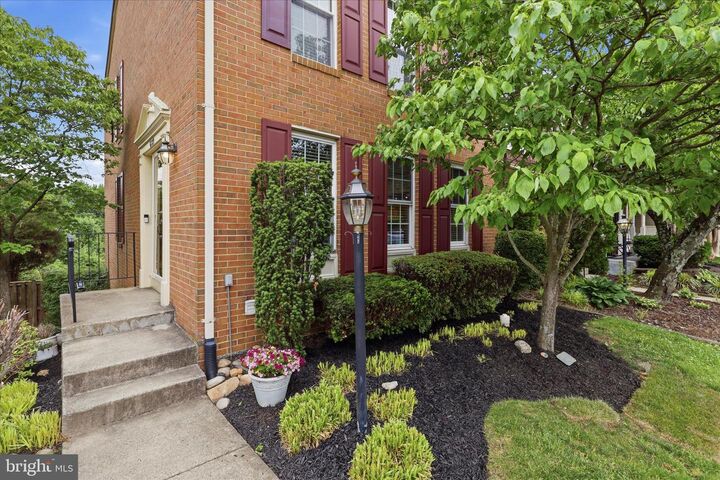Property Photo: 6129 Hyacinth Drive VA 22310