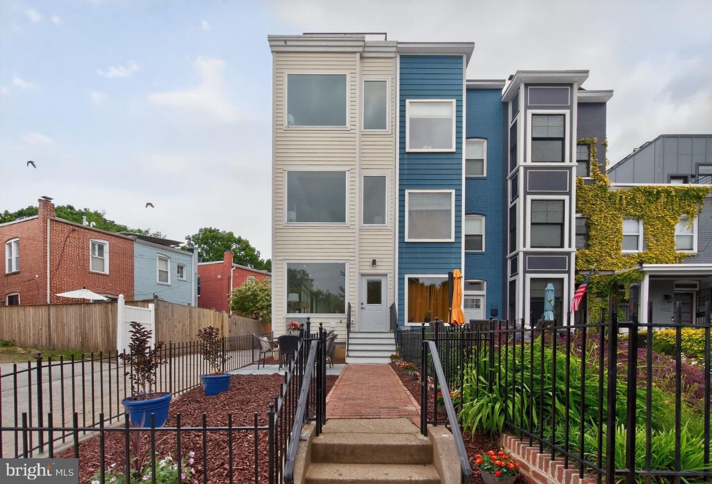 Property Photo:  1516 North Carolina Avenue NE A  DC 20002 