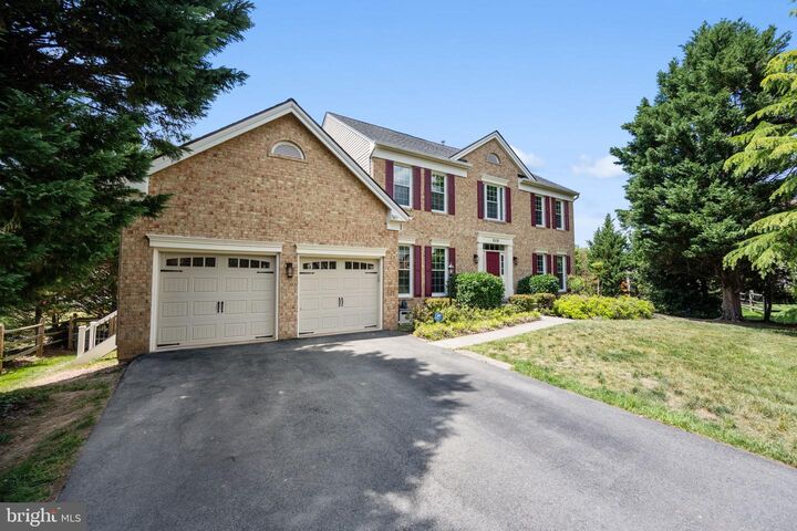 Property Photo:  6116 Oakengate Way  VA 20120 