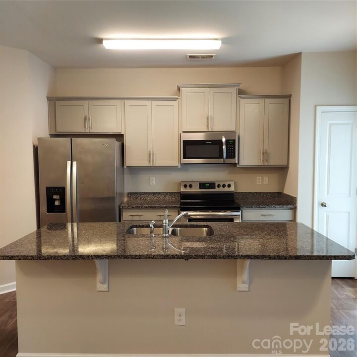 Property Photo: 6050 Guildford Hill Lane NC 28215