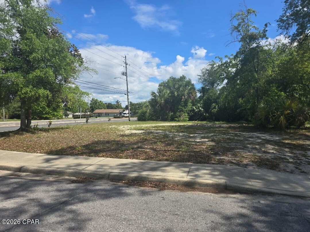 Property Photo:  831 N Cove Boulevard  FL 32401 