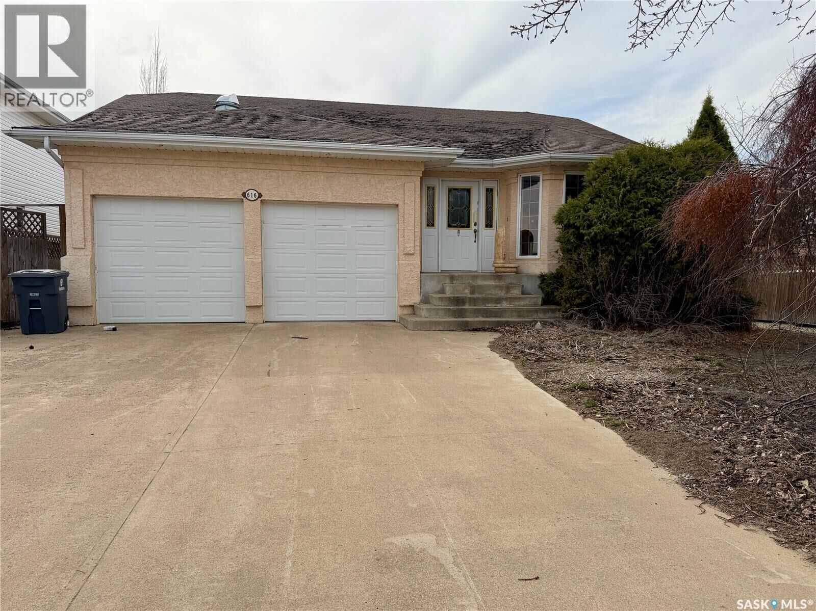Property Photo:  616 3rd Street E  SK S0J 2M0 