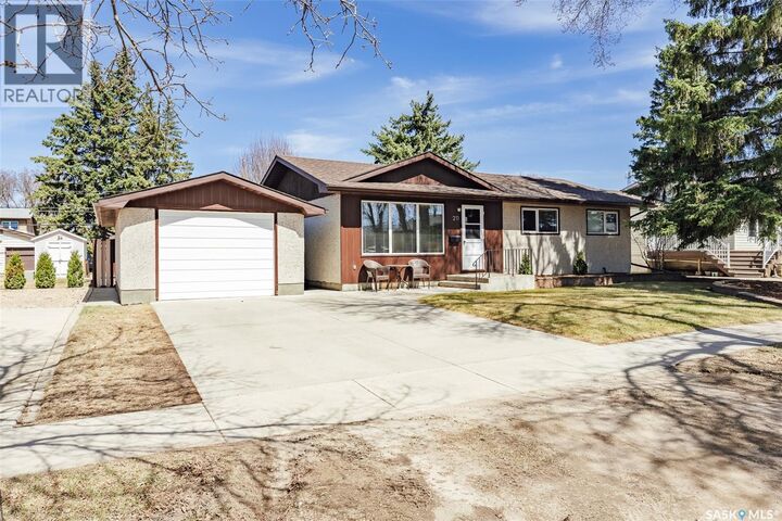 Property Photo:  211 2nd Street E  SK S0K 0T6 
