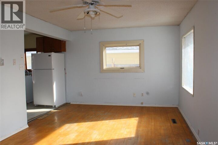 Property Photo:  428 3rd Street W  SK S0N 2M0 