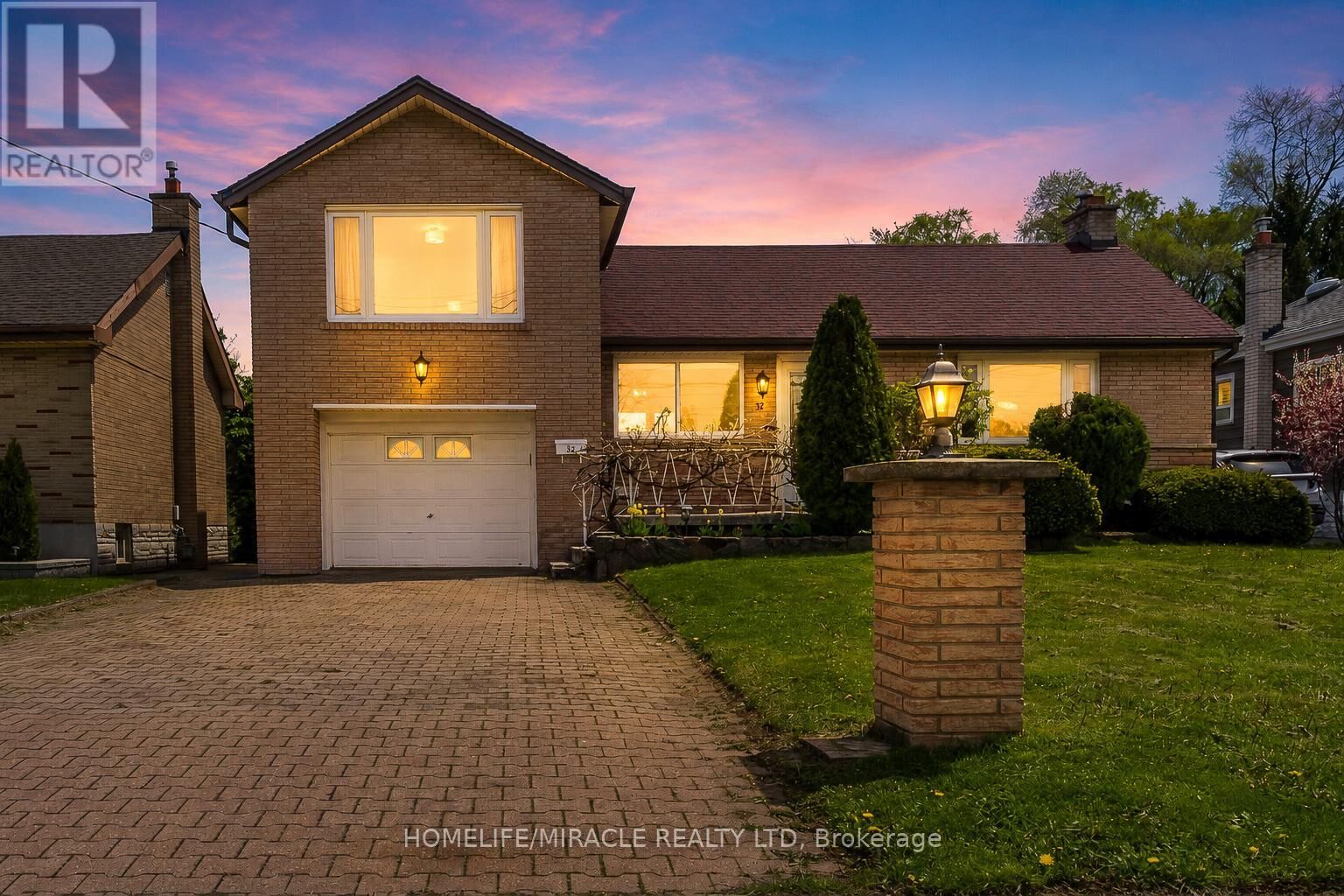 Property Photo:  32 Durham Road  ON L8E 1X1 