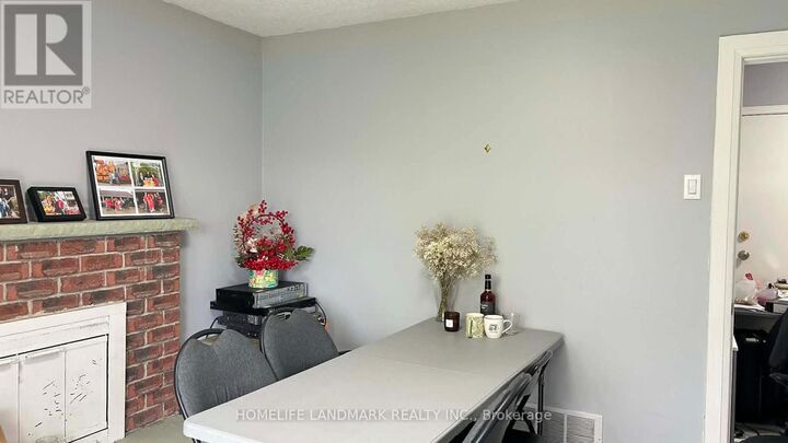 Property Photo:  4058 Fuchsia Place Mainfloor  ON L5C 3S9 