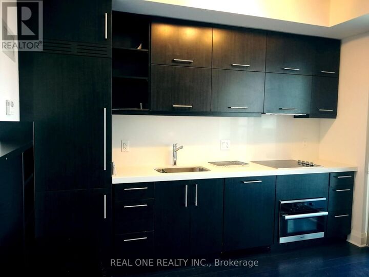 Property Photo:  65 St Mary Street 1810  ON M5S 0A6 