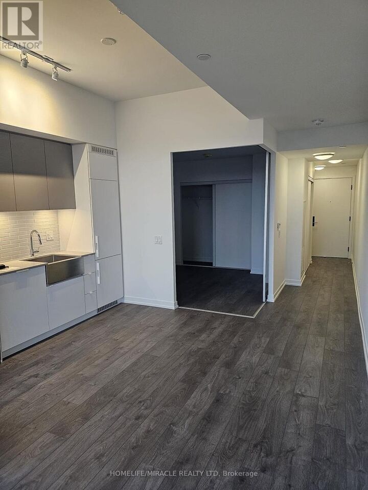 Property Photo:  270 Dufferin Street 1118  ON M6K 1Z6 