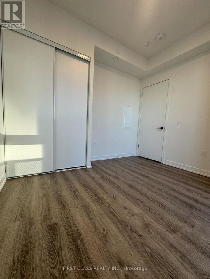 Property Photo:  195 Commerce Street 4517  ON L4K 5C3 