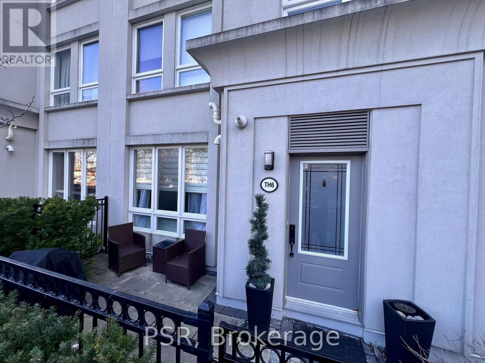 Property Photo:  19 Anndale Drive Th6  ON M2N 0H2 
