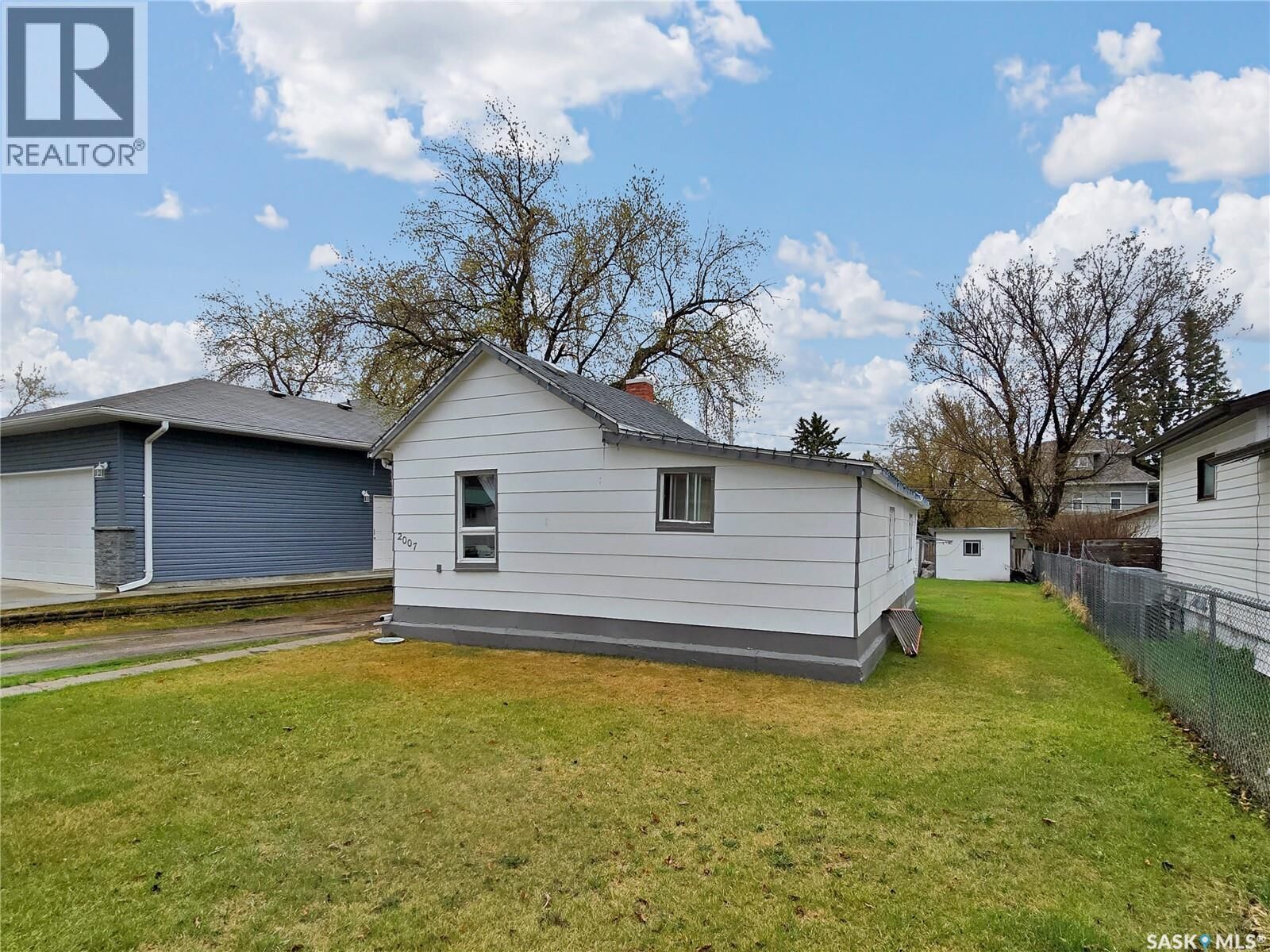 Property Photo:  2007 10th Street  SK S0K 3R0 
