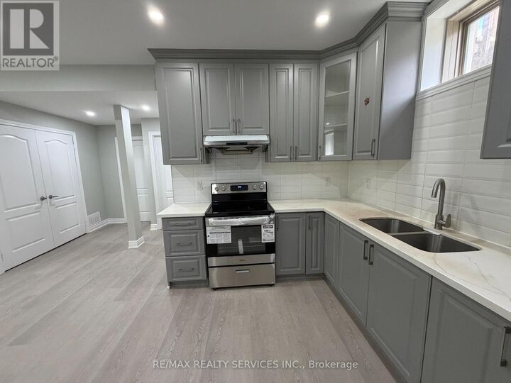 Property Photo:  4 Lyle Way Lower  ON L6X 5P8 