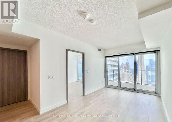 Property Photo: 3 Concord Cityplace Way 2808 ON M5V 0X4