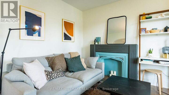 Property Photo:  218 Rusholme Road Upper  ON M6H 2Y8 