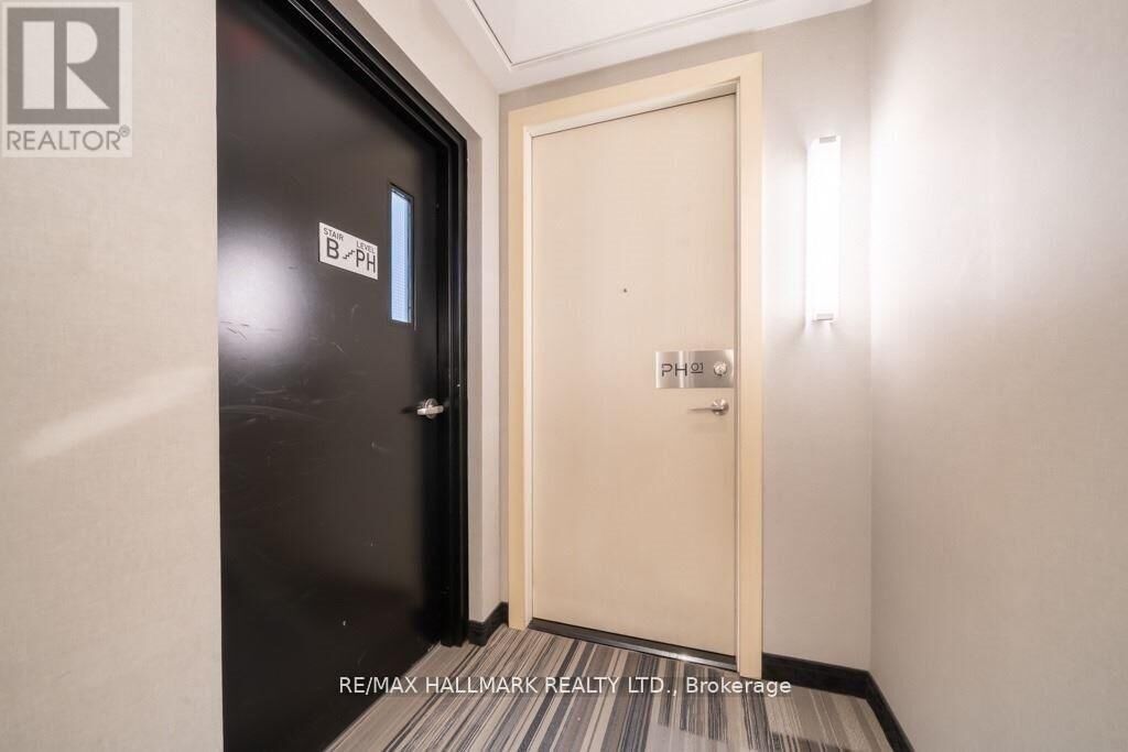 Property Photo:  30 Roehampton Avenue Ph01  ON M4P 0B9 