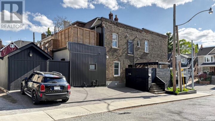 Property Photo:  679 Woodbine Avenue East 2nd Flr  ON M4E 2J3 