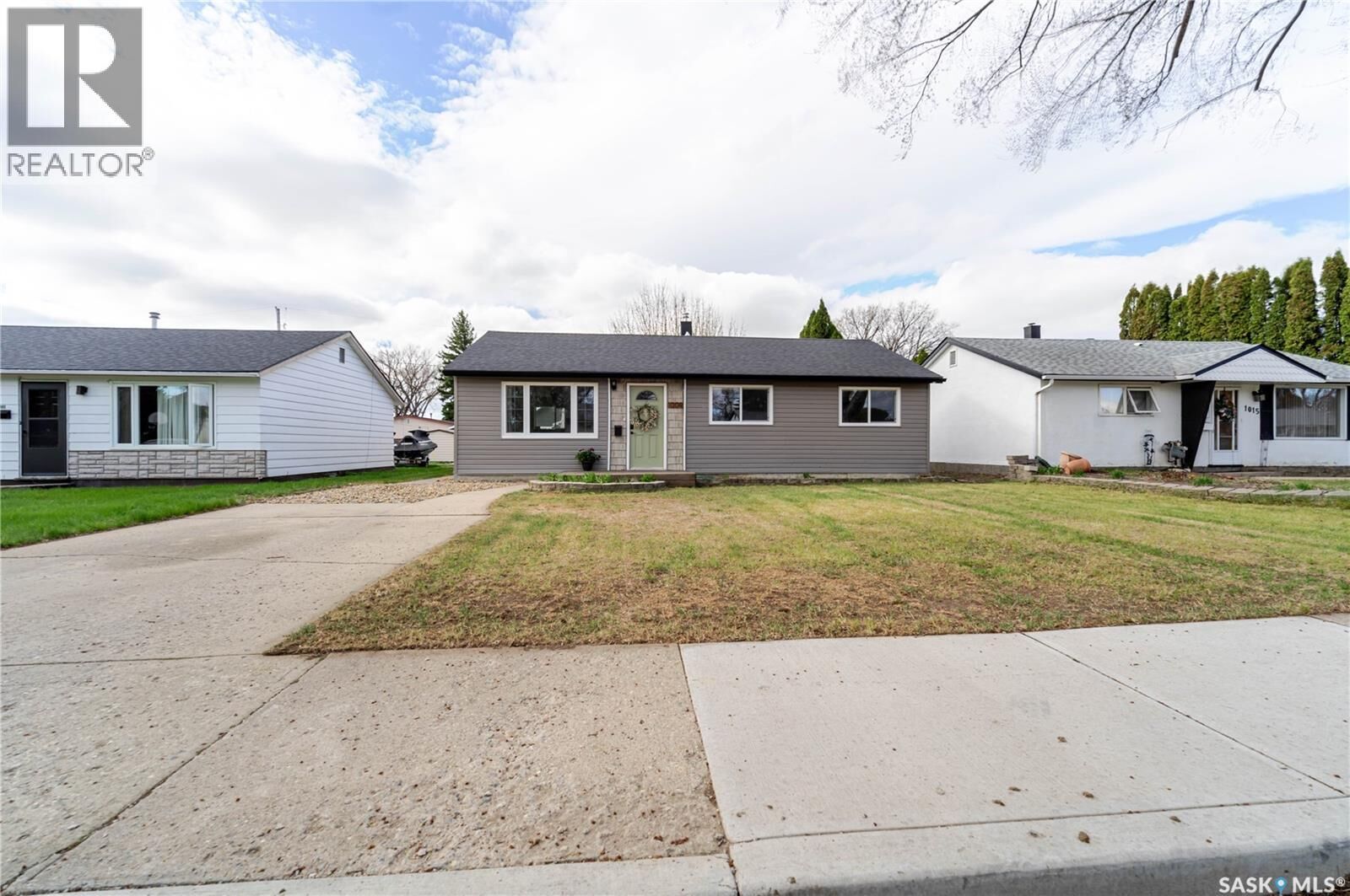 Property Photo:  1009 Edmonton Street  SK S6H 3A9 