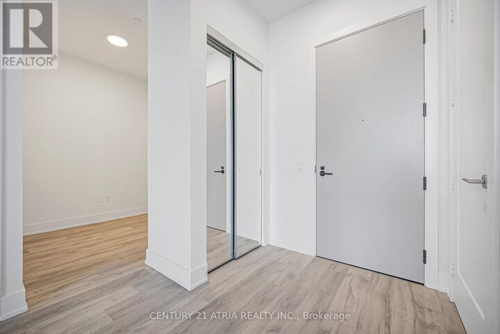 Property Photo: 858 Dupont Street 206 ON M6G 0C1