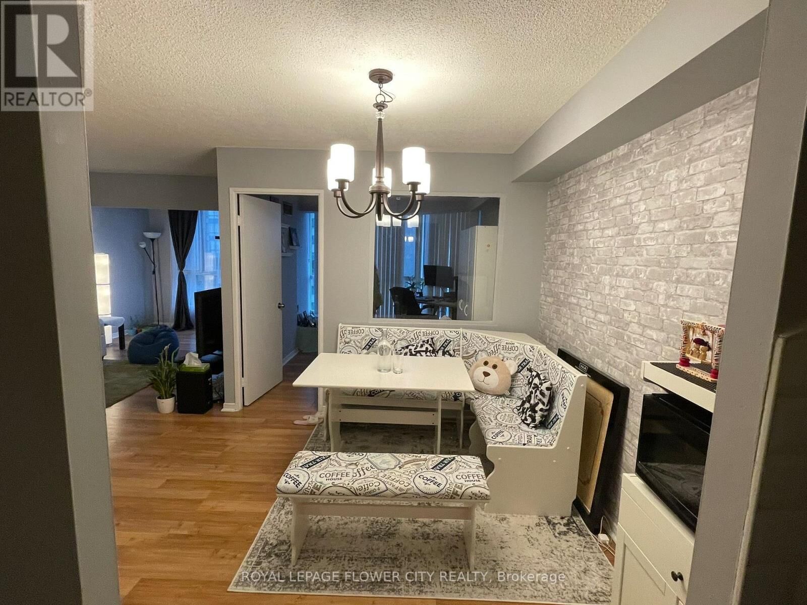 Property Photo:  145 Hillcrest Avenue 1008  ON L5B 3Z1 