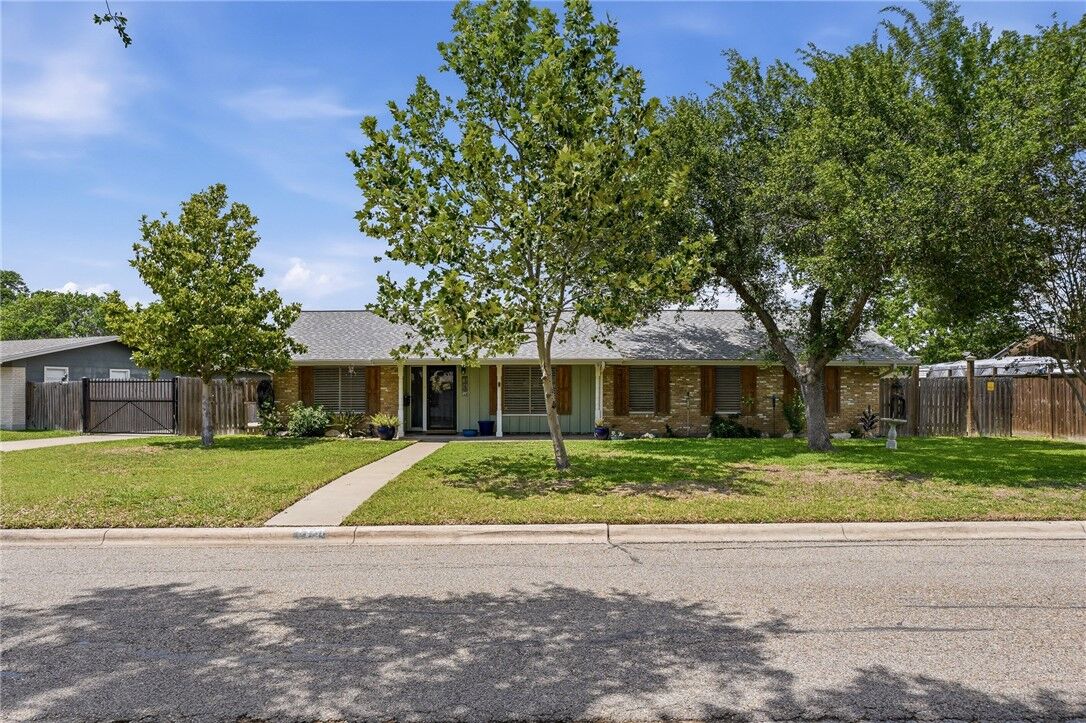 Property Photo:  143 N Janin Circle  TX 78374 