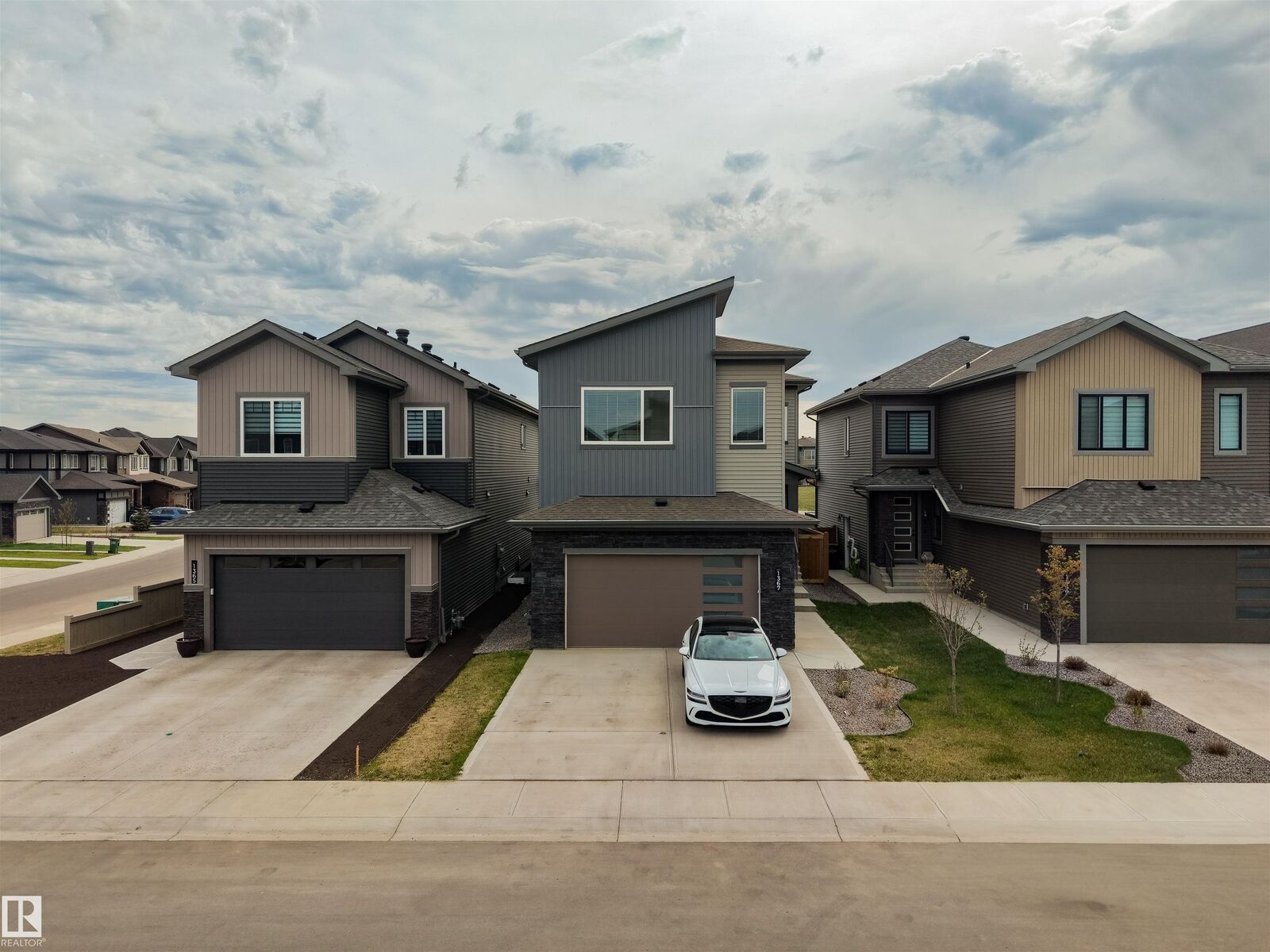 Property Photo:  1367 Siskin Wynd NW  AB T5S 0R3 