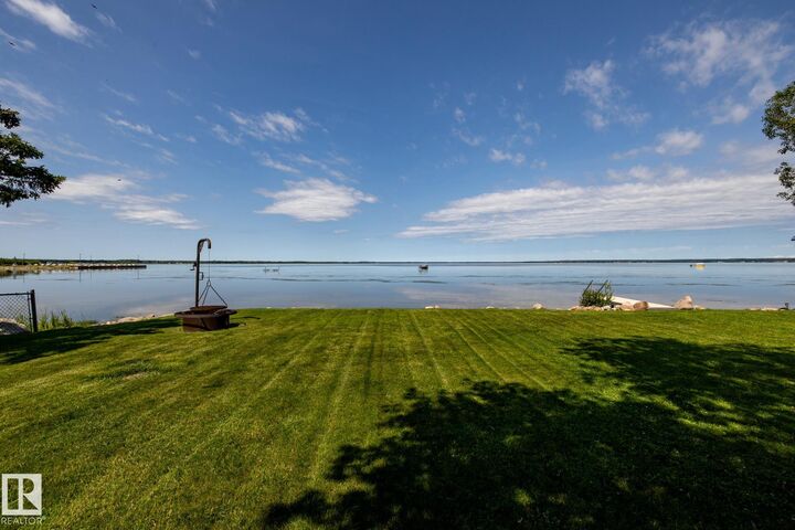 Property Photo: 4632 50 Avenue AB T0E 0A0