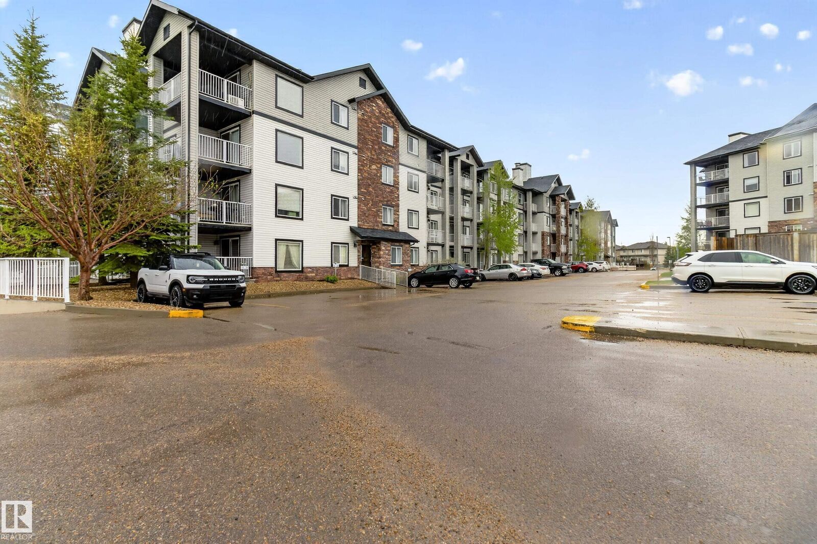 Property Photo:  42 Summerwood Boulevard 322  AB T8H 0C3 