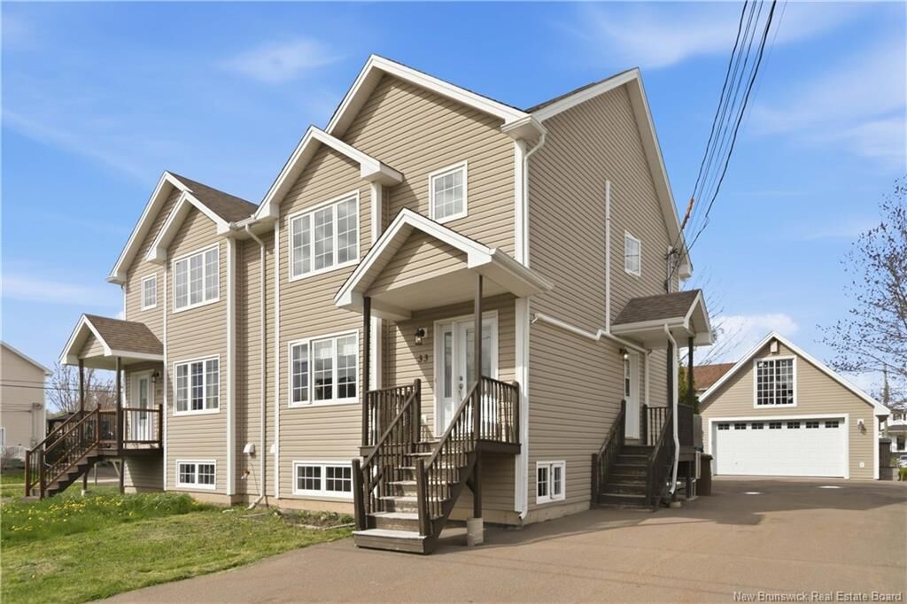Property Photo:  33 Aspenrose Court  NB E1G 0G6 
