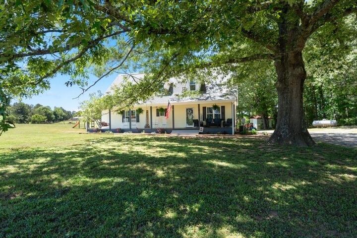 Property Photo:  405 Little Circle  GA 30176 