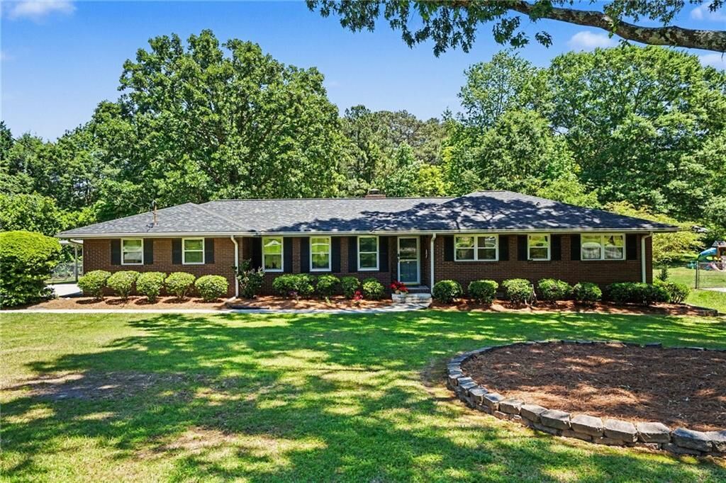 Property Photo:  2122 Timber Lane  GA 30078 