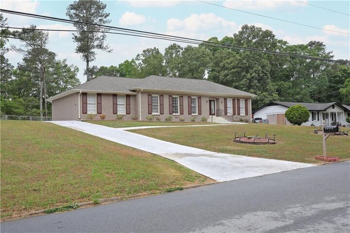 Property Photo:  3863 Artist View  GA 30034 