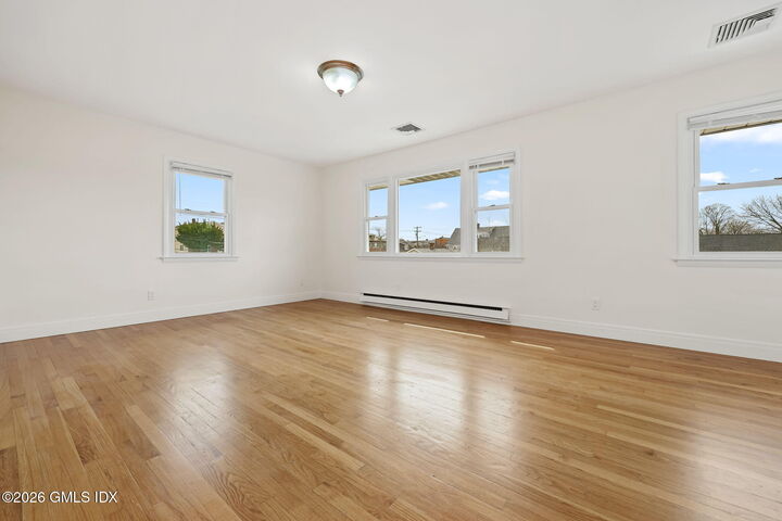 Property Photo:  2 Grange Street 2  CT 06830 