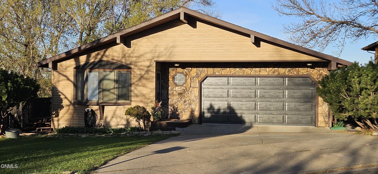 Property Photo:  404 9th Avenue NW  ND 58554 