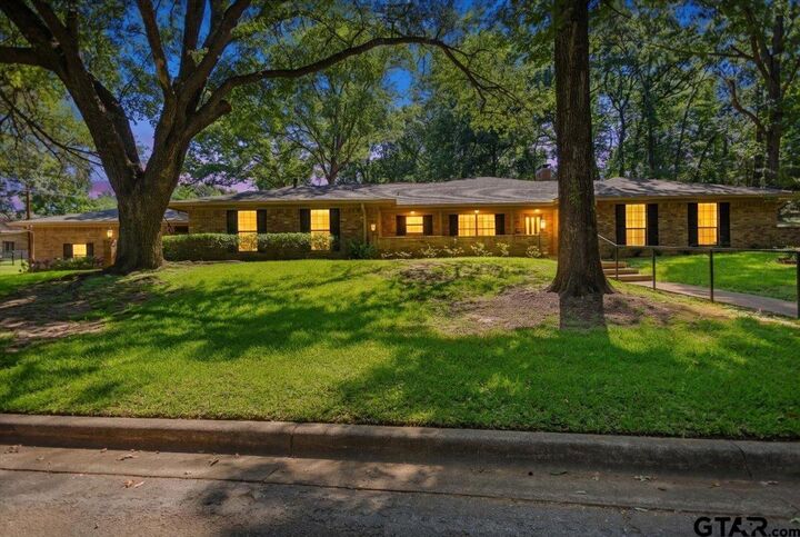 Property Photo:  555 Lakeshore Dr.  TX 75801 