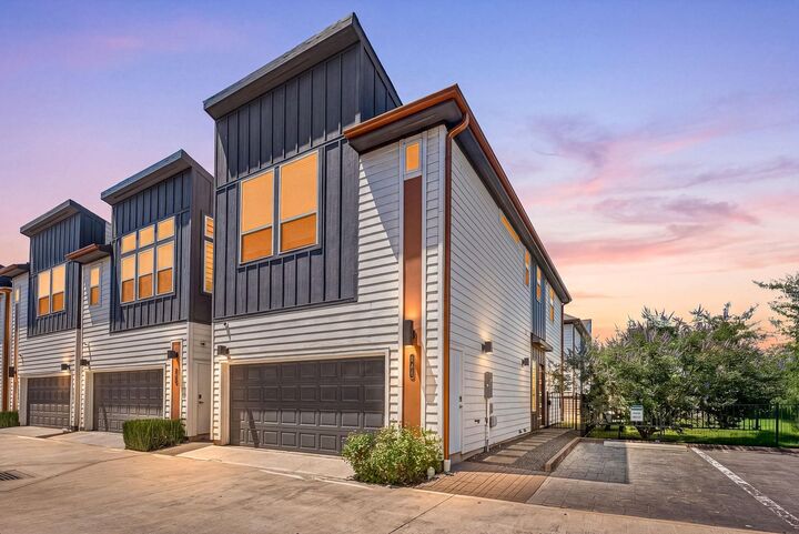 Property Photo:  725 N Emile Street  TX 77020 
