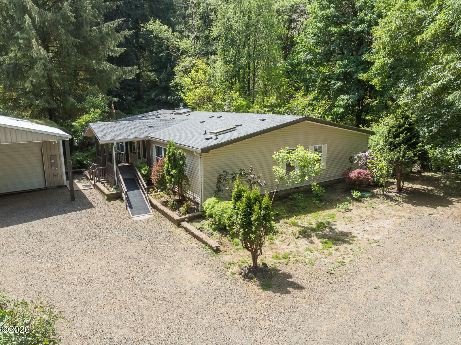 Property Photo: 137 N Riverton Court OR 97368