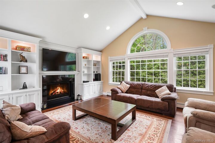 Property Photo:  31 Burns Place  NY 10510 