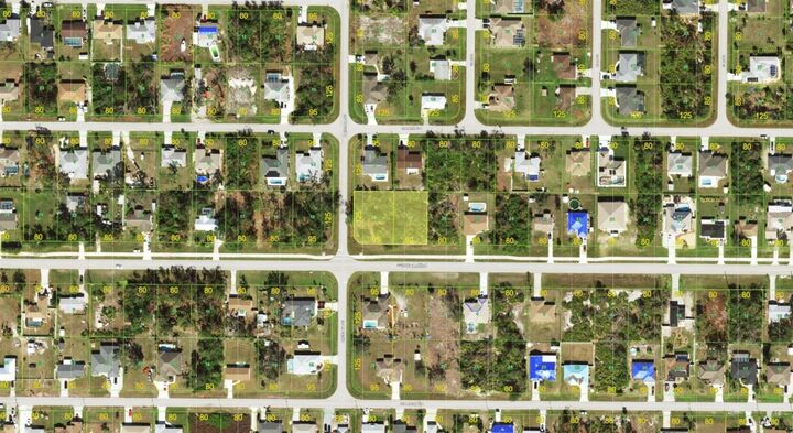 Property Photo:  10420 Gulfstream Boulevard  FL 34224 