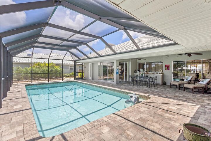 Property Photo: 622 Paget Court FL 34293
