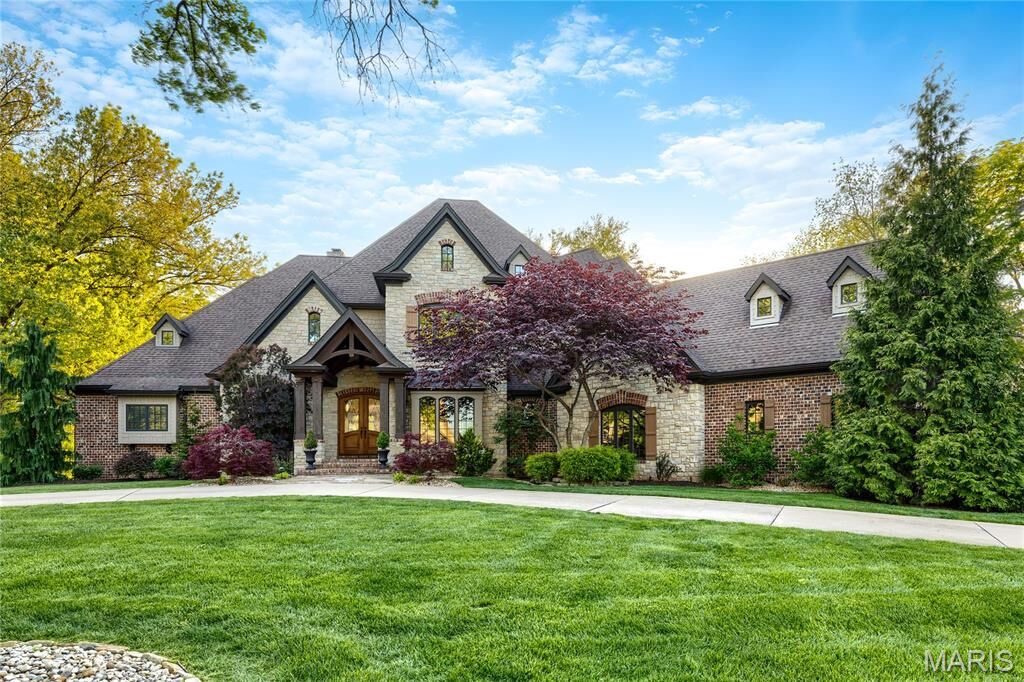 Property Photo:  1015 Claymark Drive  MO 63131 