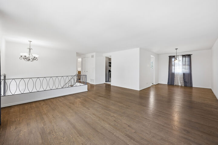 Property Photo:  404 Milford Court  IL 60193 