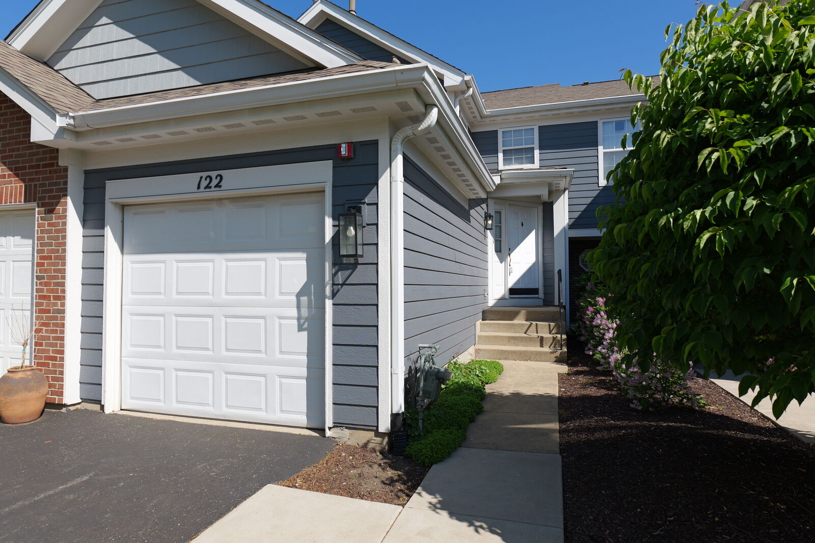 Property Photo:  122 Kennebunk Court  IL 60139 
