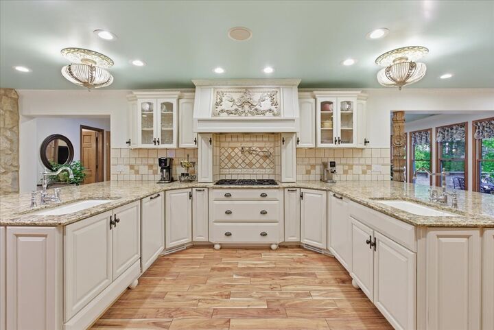 Property Photo:  39 Mockingbird Lane  IL 60523 