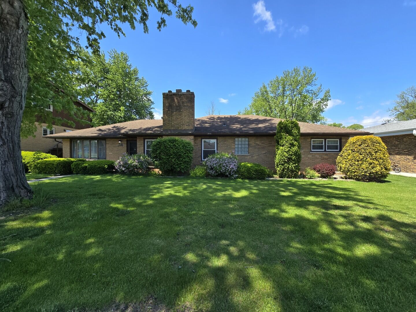Property Photo:  426 Maxwell Street  IL 60401 