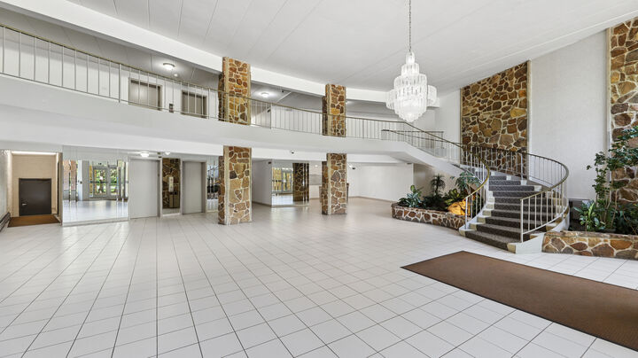 Property Photo:  18 E Old Willow Road 504N  IL 60070 