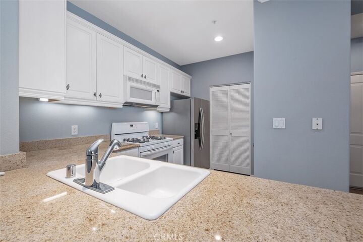 Property Photo: 3241 Watermarke CA 92612